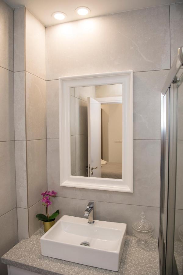 Skin Suites-Luxury Living Nicósia Exterior foto